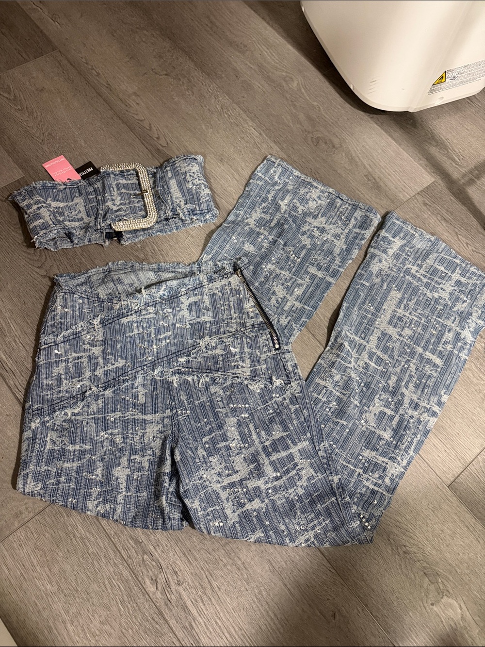 PrettyLittleThing Denim Rhinestone Set Wide-Leg Jeans with Matching Bandeau - Picture 2 of 3